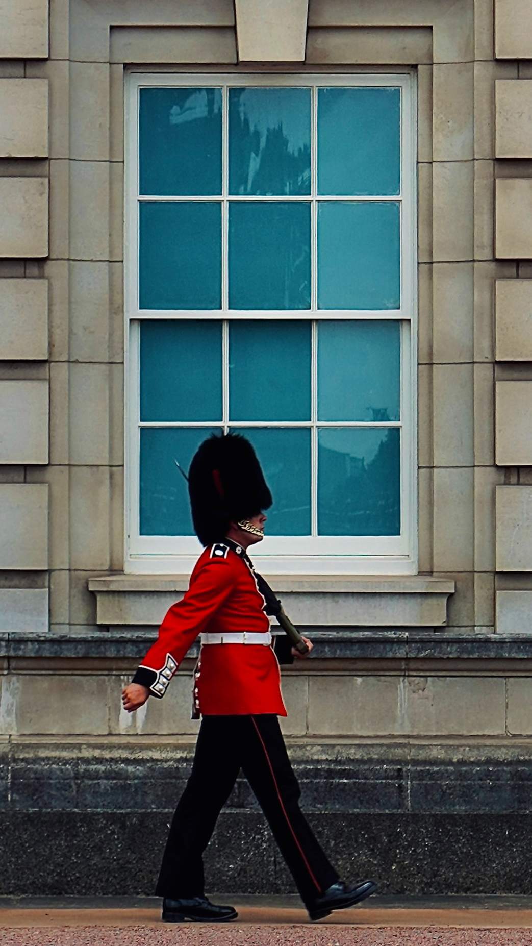 The Queens gard — United Kingdom. Photograph by Karl Evans.